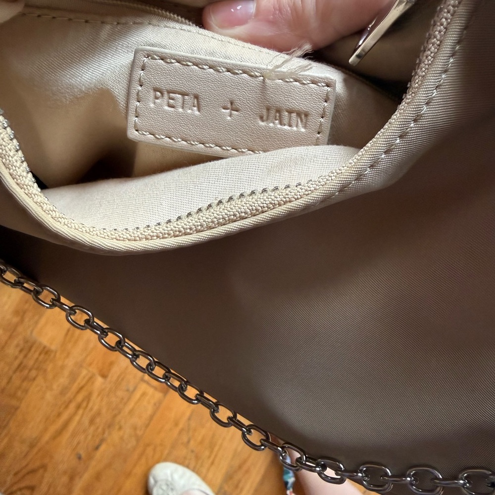 PETA + JAIN Paloma Nylon shoulder bag in beige - Picture 4 of 6